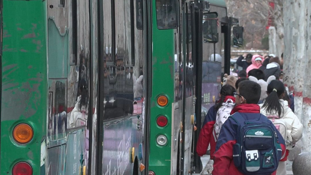 上学路更暖！井陉县7条免费公交专线全覆盖 日送学子超2600人次 #井陉县#免费公交