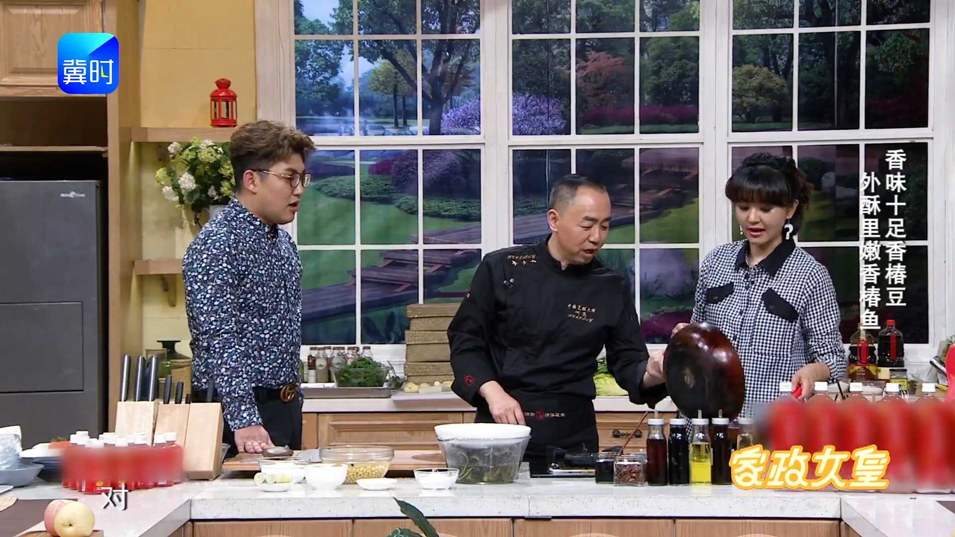 香椿一焯水，紫叶全消退，试试这个方法，力保椿叶花青素！