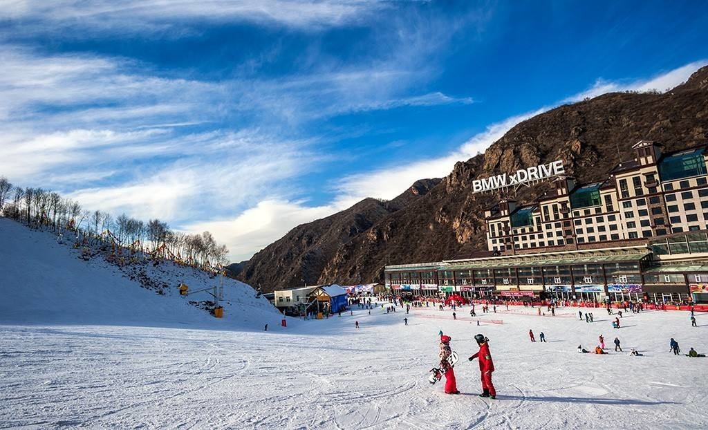 从单一滑雪场到冰雪产业小镇 全季旅游带来更大发展空间
