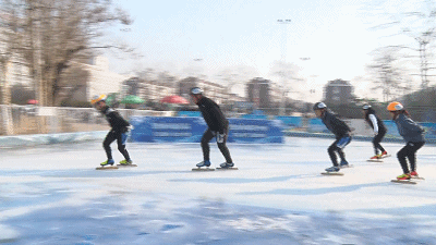 【新春走基层•冰雪运动在身边】唐山：23个浇建冰场投用 市民乐享真冰畅滑