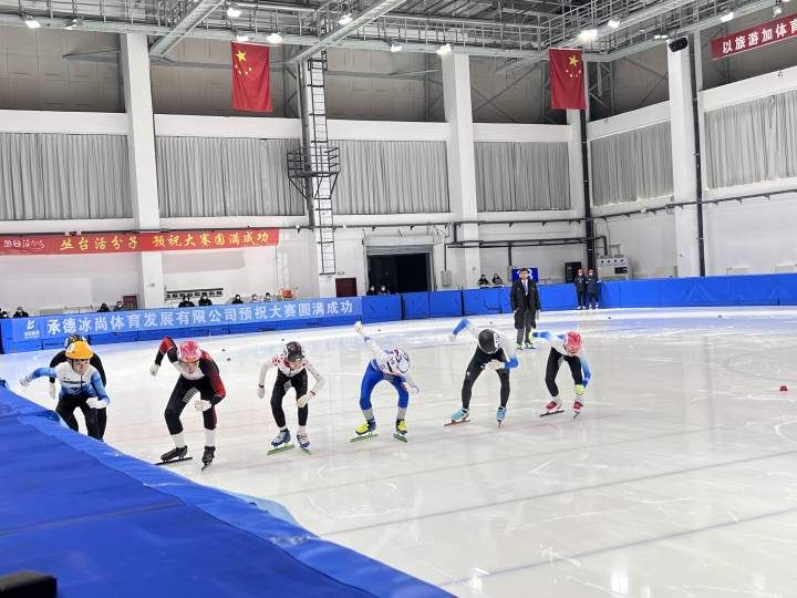 河北省第四届冰雪运动会青少年组比赛开赛